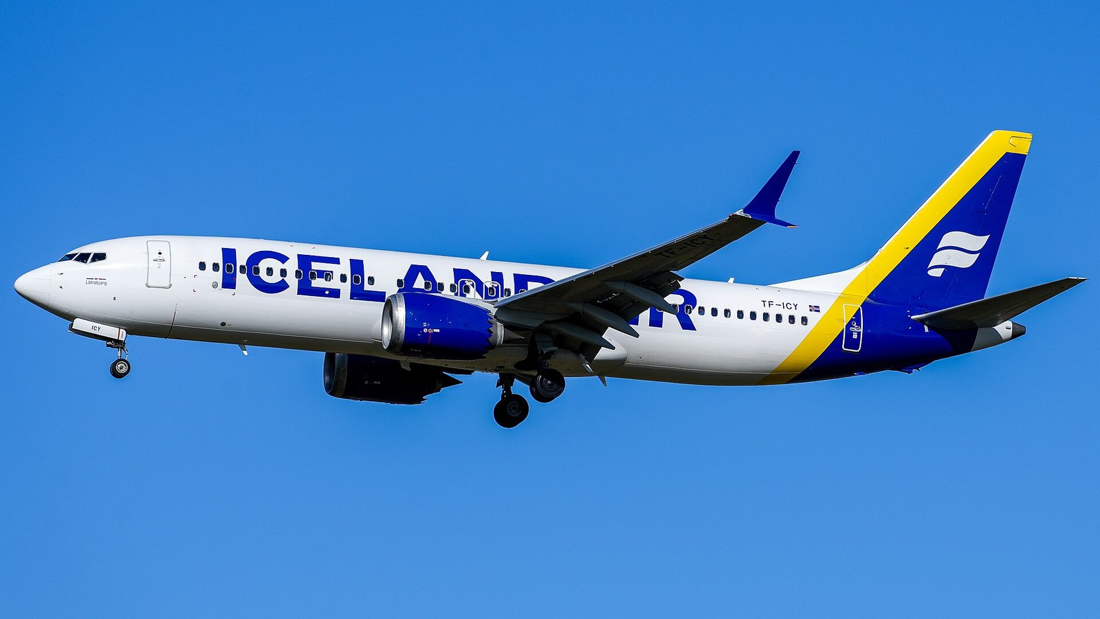 Boeing 737-8 MAX da Icelandair em voo