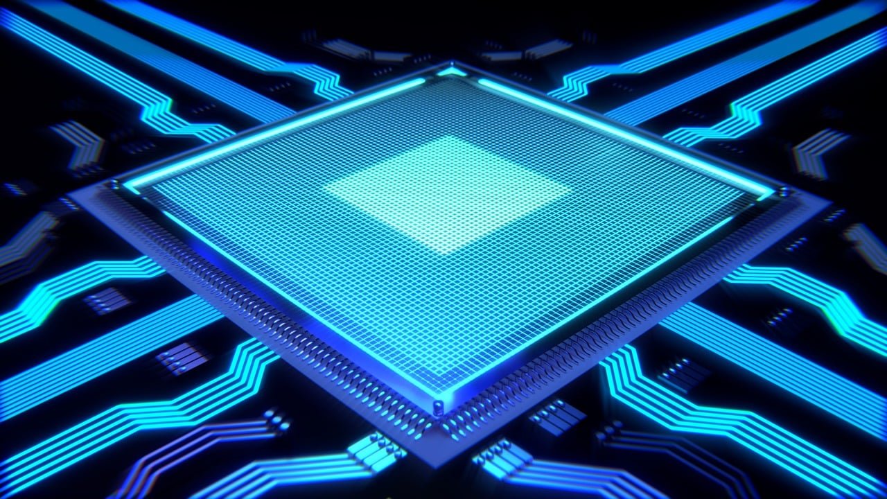 Ilustração de um chip de computador azul brilhante sobre uma placa de circuito, com trilhas de luz saindo em todas as direções