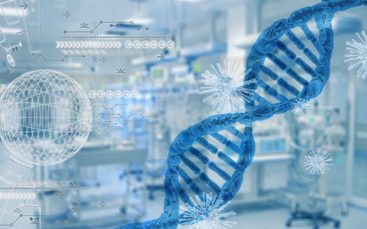 Ilustração em tons de azul com uma dupla hélice de DNA e partículas de vírus brancas sobre o fundo desfocado de um laboratório